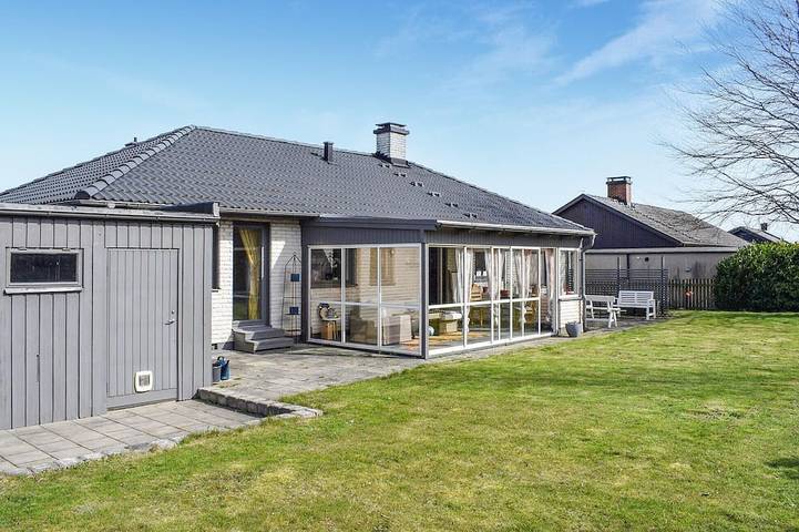 Ferienhaus für 9 Personen, mit Garten in Simrishamn