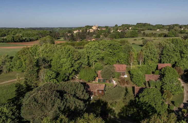 Gîte pour 5 personnes, avec piscine ainsi que terrasse et jardin