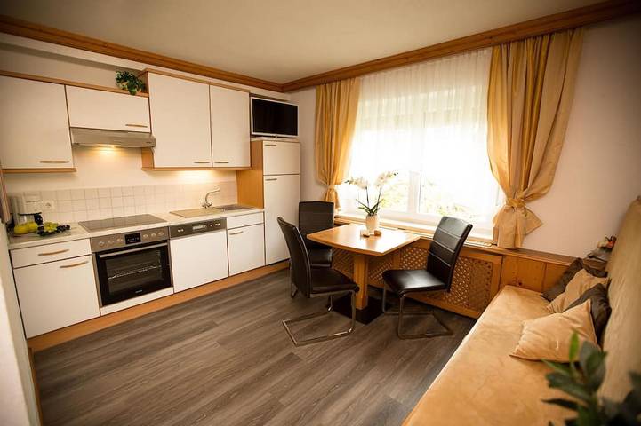 Ferienwohnung für 3 Personen, mit Garten und Whirlpool in Schörfling am Attersee