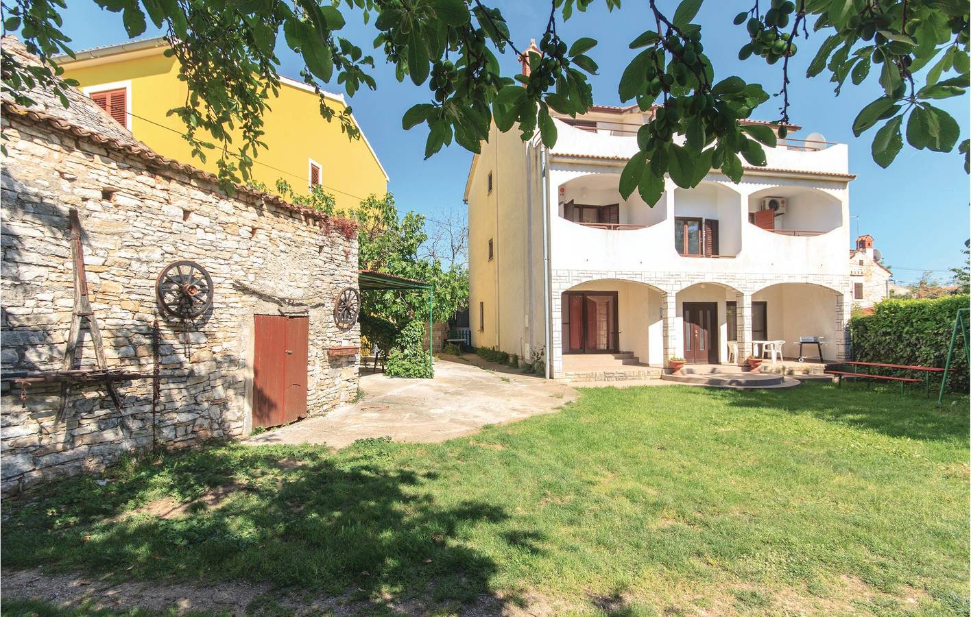 Ganze Ferienwohnung, Gemütliche Ferienwohnung mit Terrasse, WLAN und Parkplatz in der Nähe des Stadtzentrums von Sisan in Sisan, Südküste Istrien
