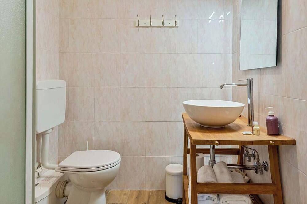 Apartamento entero, Discover the charm of the Ligurian Riviera by staying in this welcoming holiday home in Lerici, perfect for couples and families. With a double bedroom, a bathroom and a kitchen, the house is ideal for those seeking tranquility and comfort.In addition, a in Lerici, Lerici Municipio