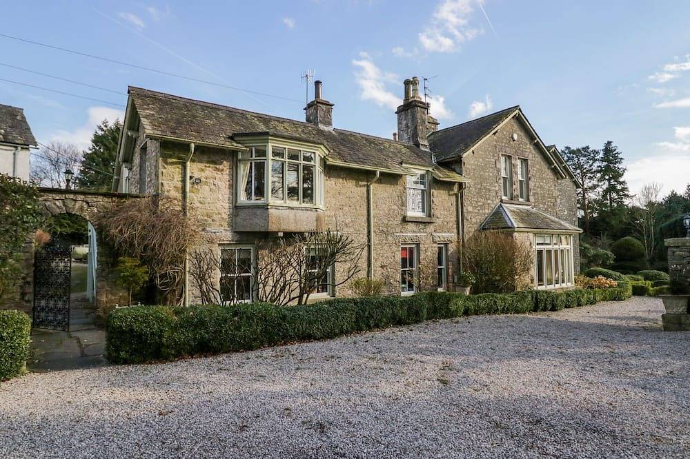 Summerhow Retreat, pet friendly, luxury holiday cottage in Kendal in Kendal, Lake District