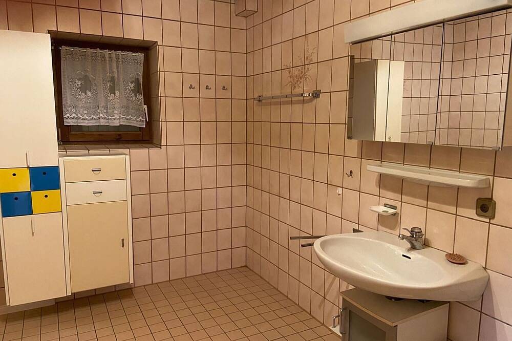 Ganze Wohnung, Gemütliche Ferienwohnung mit überdachter Terrasse und Fußbodenheizung in Schnaittach, Frankenalb