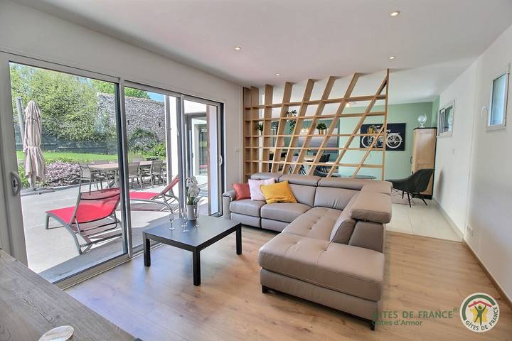 Gîte pour 8 personnes, avec Terrasse ainsi que Jardin et Vue à Binic - 3