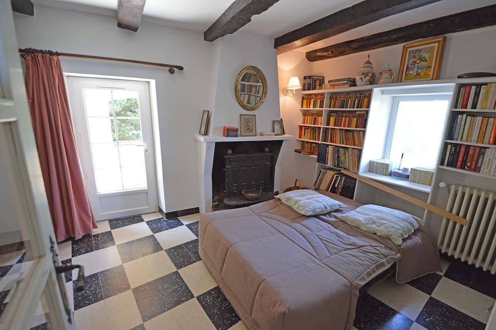 Former Ardèchoise farmhouse 12/14p 6 bdrms Private heated swimming pool not overlooked in Viviers, Privas