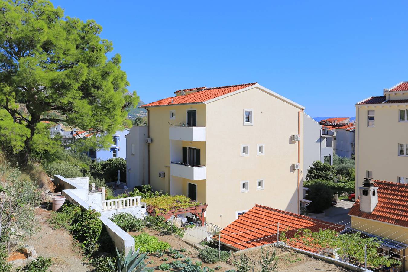Entire apartment, Three bedroom apartment with terrace and sea view Duće, Omiš A-12687-b in Dugi Rat, Omiš-Riviera