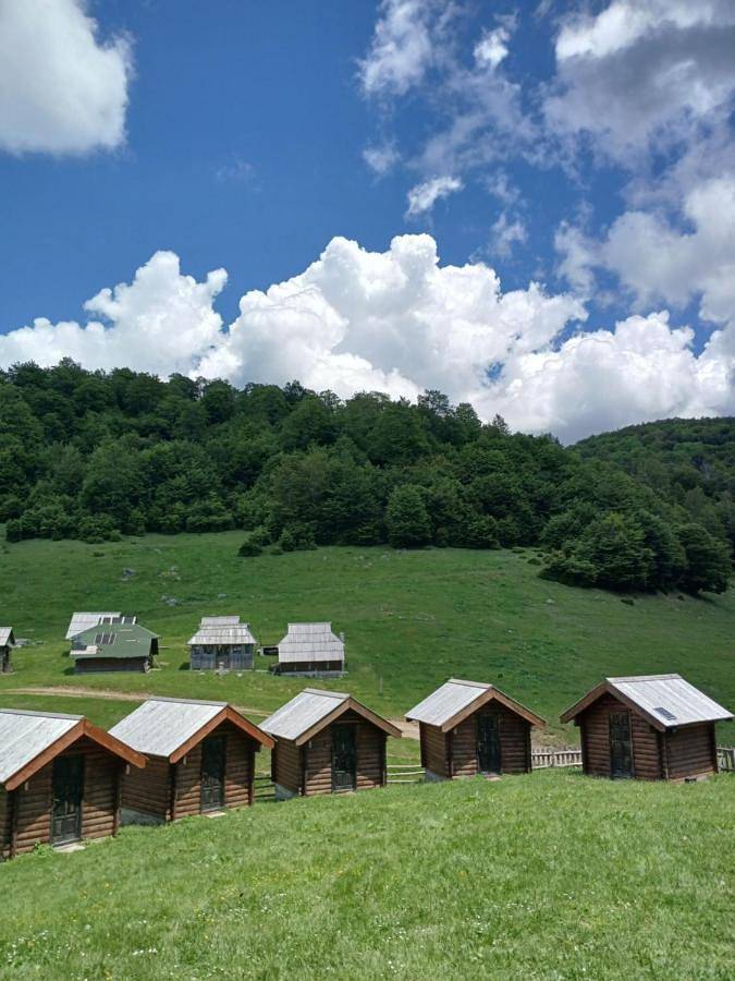 Bungalow für 4 Personen, mit Garten und Ausblick, mit Haustier in Montenegro - 3