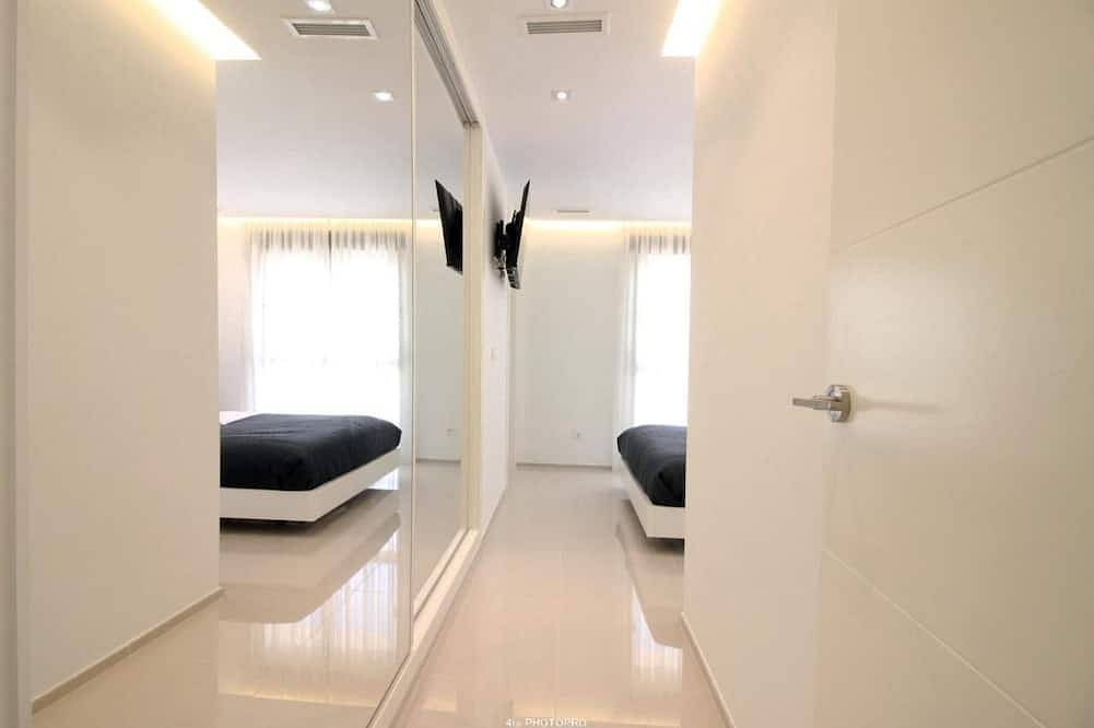 Entire apartment, Large Modern 3Br Apartment, Gated Community, Ciudad Quesada Pool sleeps 6 guests in Ciudad Quesada, Rojales