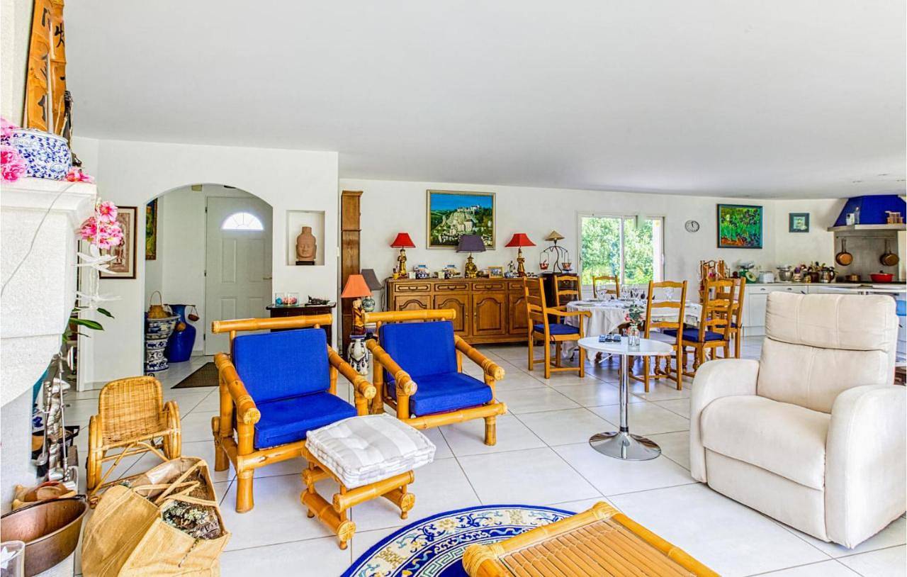 Three-Bedroom Holiday Home in Autoire, Quercy
