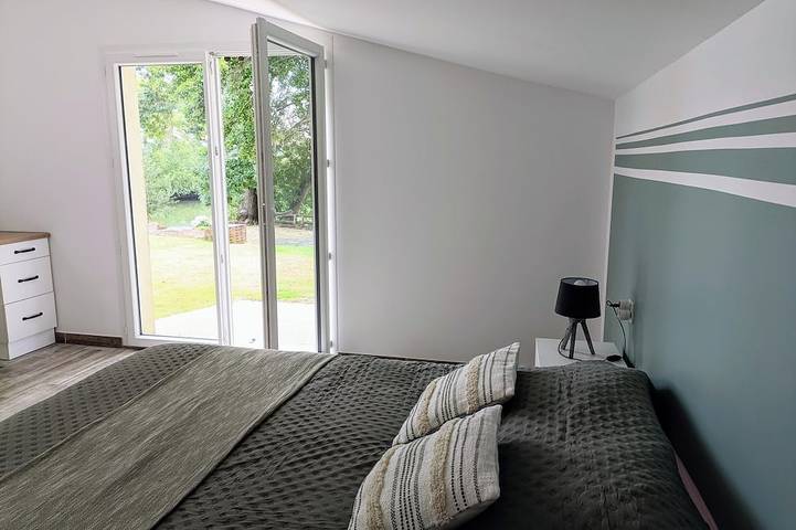 Location de vacances pour 2 personnes, avec terrasse et jardin à Neuville-sur-Sarthe - 2