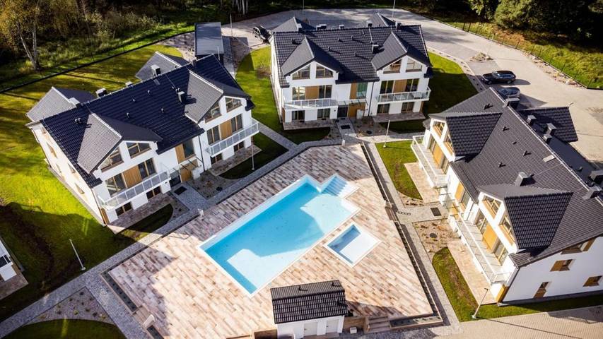 Ferienwohnung für 4 Personen, mit Terrasse und Garten sowie Kinderpool und Pool in Żarnowska