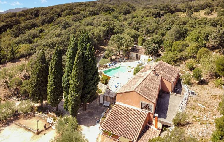 Location de vacances pour 10 personnes, avec terrasse et jardin à Rochefort-du-Gard - 3