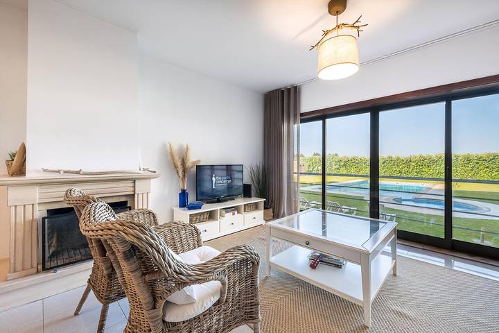 Appartement de vacances pour 4 personnes, avec jardin et piscine