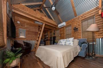 Log Cabin for 2 Guests in Alabama Gulf Coast, Mobile Bay, Picture 1