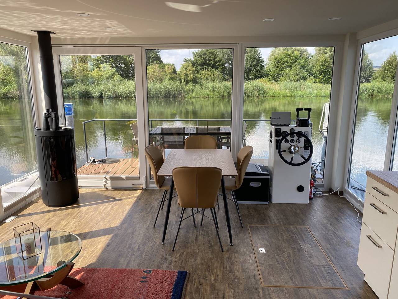 Exklusives Hausboot - Sauna, Sonnendeck & privates Beiboot in Plötzin, Werder