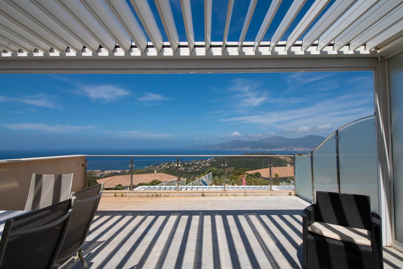 Entire apartment, Apartment 'Sublime Neuf' with Sea View, Shared Pool and Wi-Fi in Albitreccia, Ajaccio region