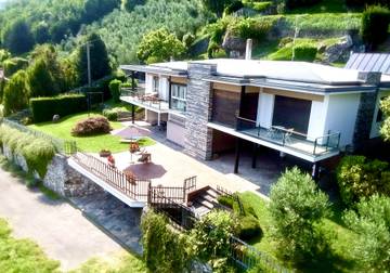 Ferienhaus für 8 Personen, mit Seeblick und Balkon sowie Ausblick in Lecco