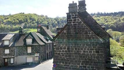 Gîte pour 5 personnes, avec vue à Fontanges (homonymie)