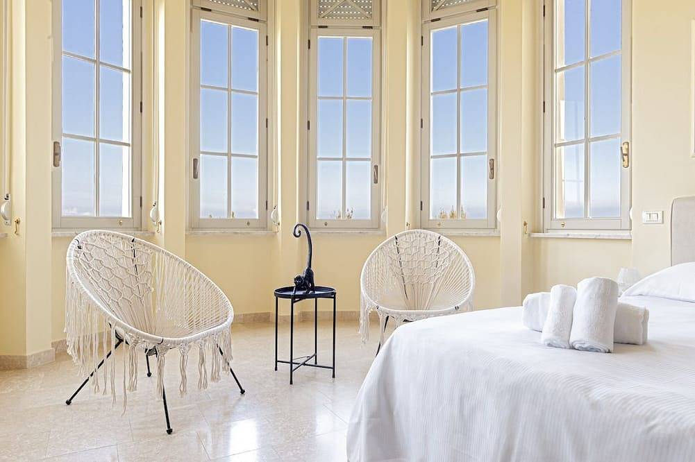 Appartamento intero, Homiday -Gioiello Vista Mare- Parcheggio Privato in Pisa, Riviera Toscana