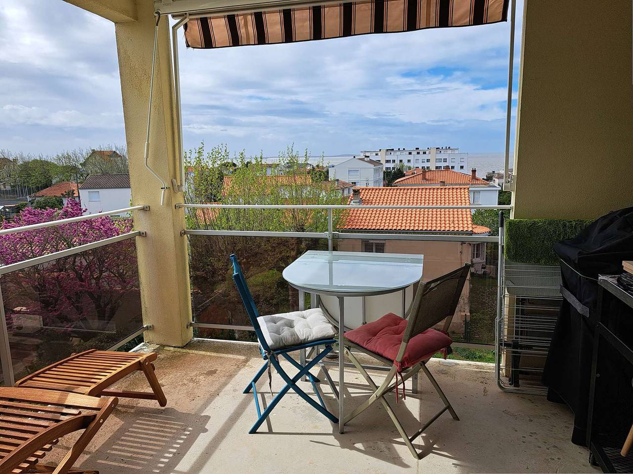 Appartement entier, Charmant 2 pièces à Royan avec terrasse et parking près de la plage in Pontaillac, Royan
