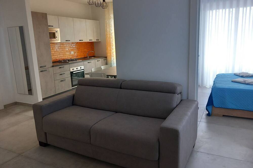 Ganze Wohnung, Bellissimo Appartamento Posto al 3° Piano con Balcone in Tropea, Vibo Valentia Provinz