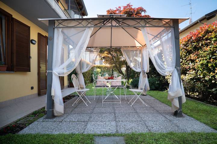 Appartamento intero, Milano Malpensa - L'oasi di Corina: Garden Escape, WIFI & Mxp in Somma Lombardo, Provincia di Varese