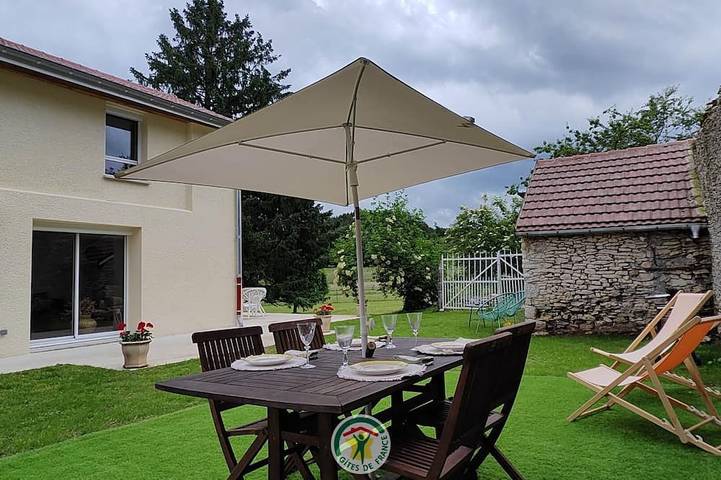 Location de vacances pour 4 personnes, avec Jardin à Dizimieu