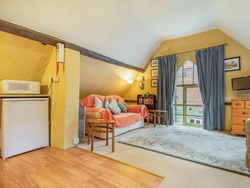 Log Cabin for 2 People in Shirley, Midlands, Photo 2