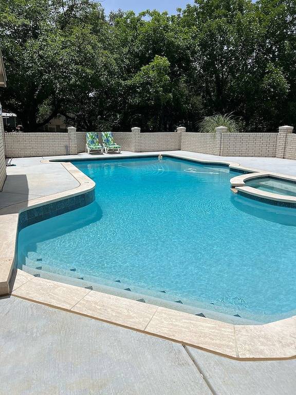 Vacation rental for 12 people, with terrace and yard in Grand Prairie