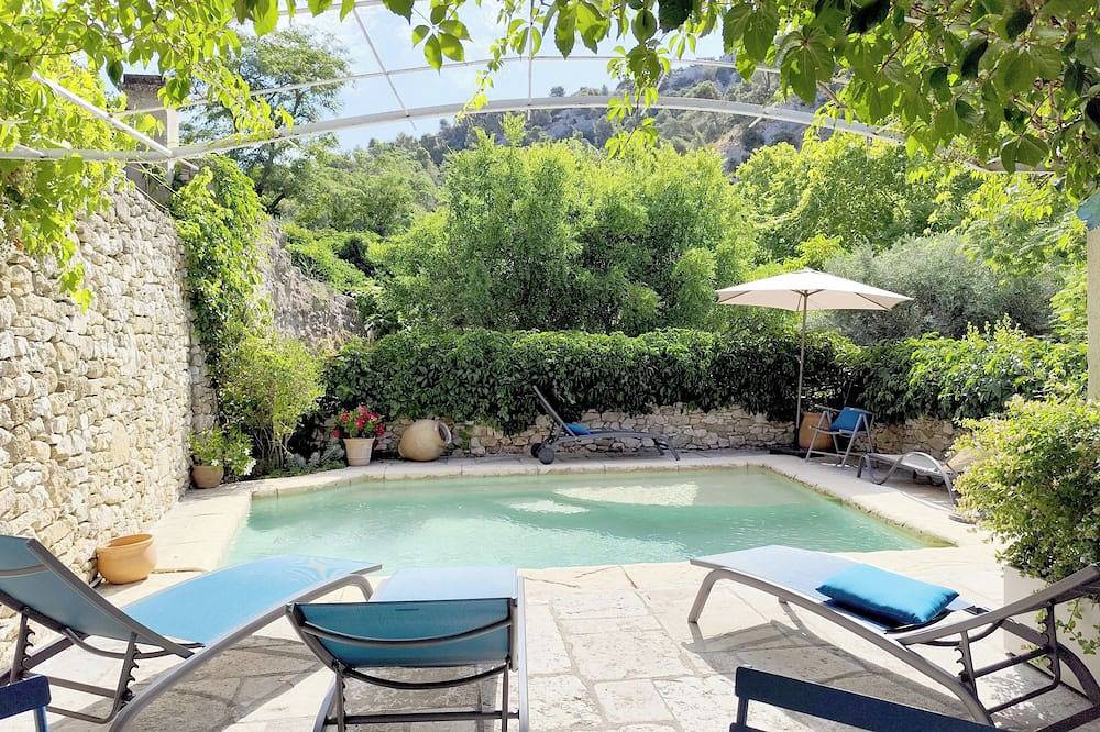 Casa de carácter en Robion 35 m² para 2 a 3 personas con piscina compartida in Robion, Parque natural regional del Luberon