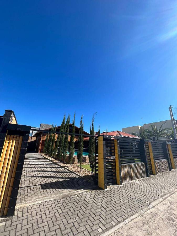 Casas e apartamentos de temporada para 22 pessoas, com jardim e vista e ainda piscina, com animais de estimação no Litoral Catarinense