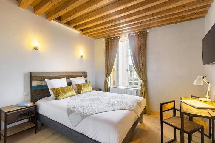 Hôtel pour 3 personnes, avec Terrasse à Salles-Arbuissonnas-en-Beaujolais