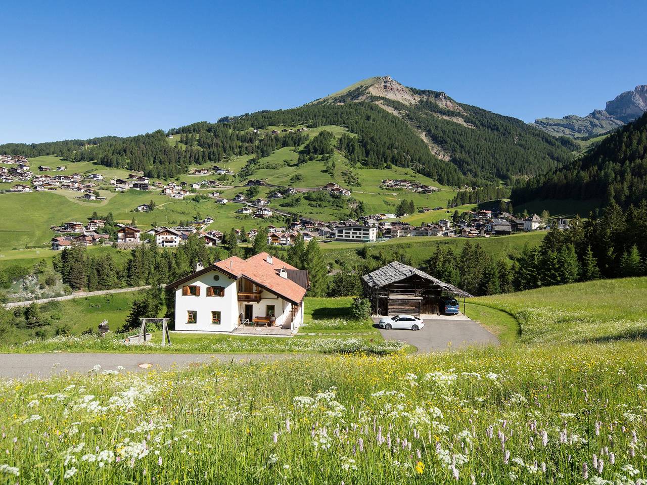Ganze Wohnung, Ferienwohnung Ronch mit Ski-in, Bergblick, Garten & Sonnenterrasse in La Selva, Wolkenstein