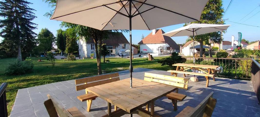 Maison d’hôte pour 3 personnes, avec piscine ainsi que terrasse et jardin dans Saint-Symphorien-sur-Saône
