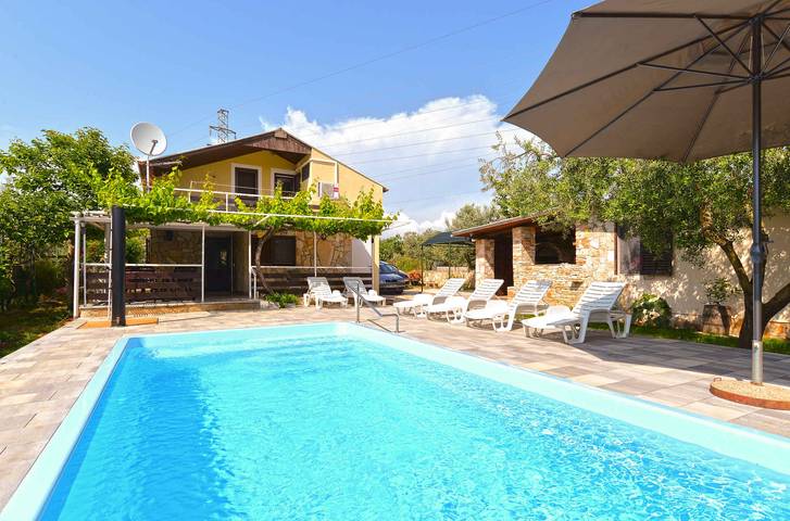 Ferienhaus für 8 Personen, mit Balkon und Garten in Fazana