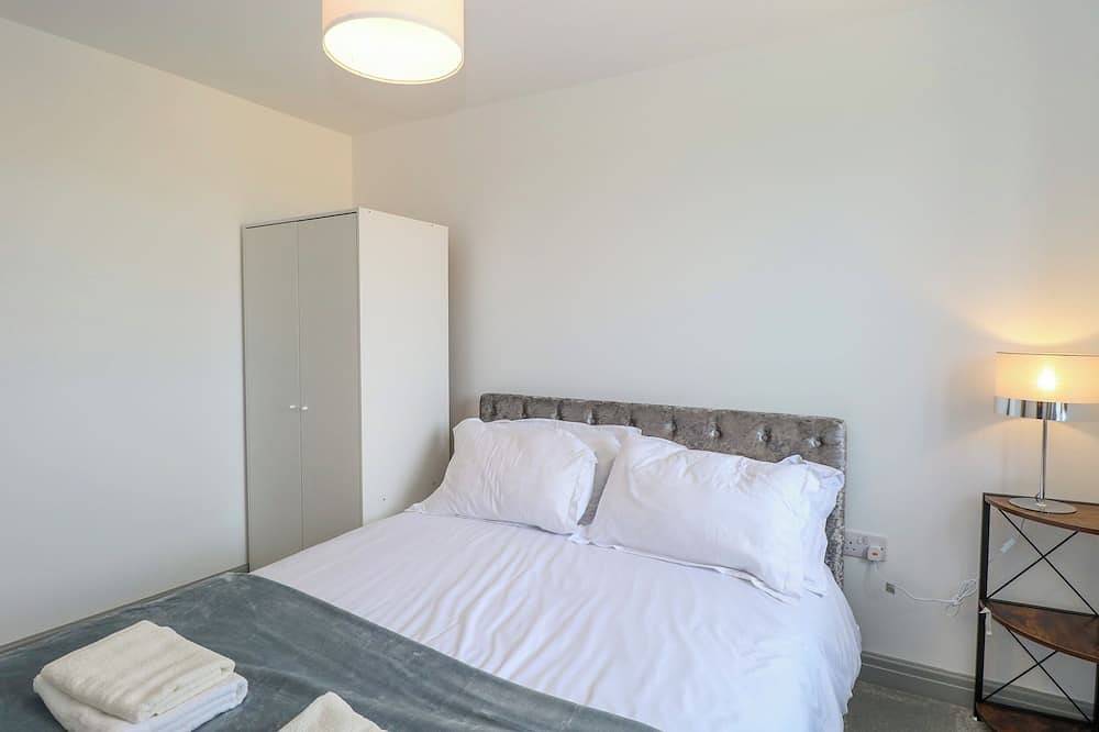 Henham 3 Bernaleen Cottages, pet friendly, with hot tub in Docking in Docking, Norfolk