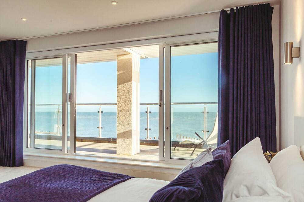 White Point beach house in England
