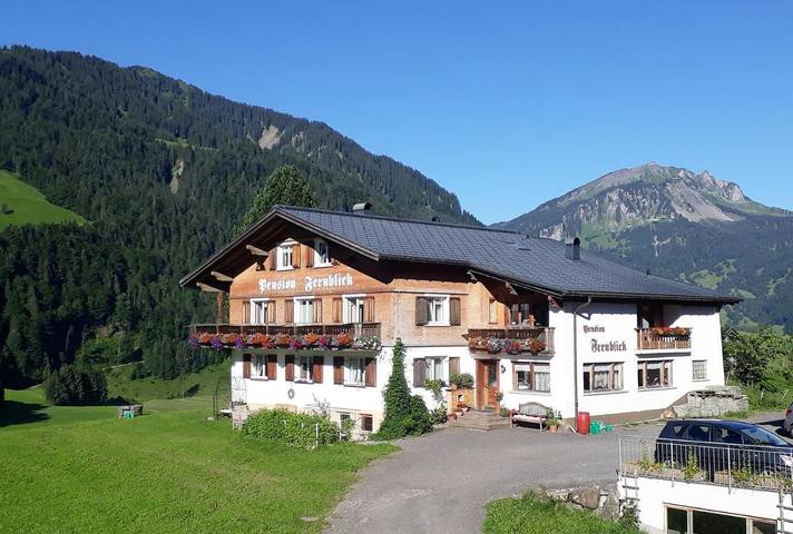 Location de vacances pour 2 personnes, avec Terrasse ainsi que Jardin et Vue à Schoppernau