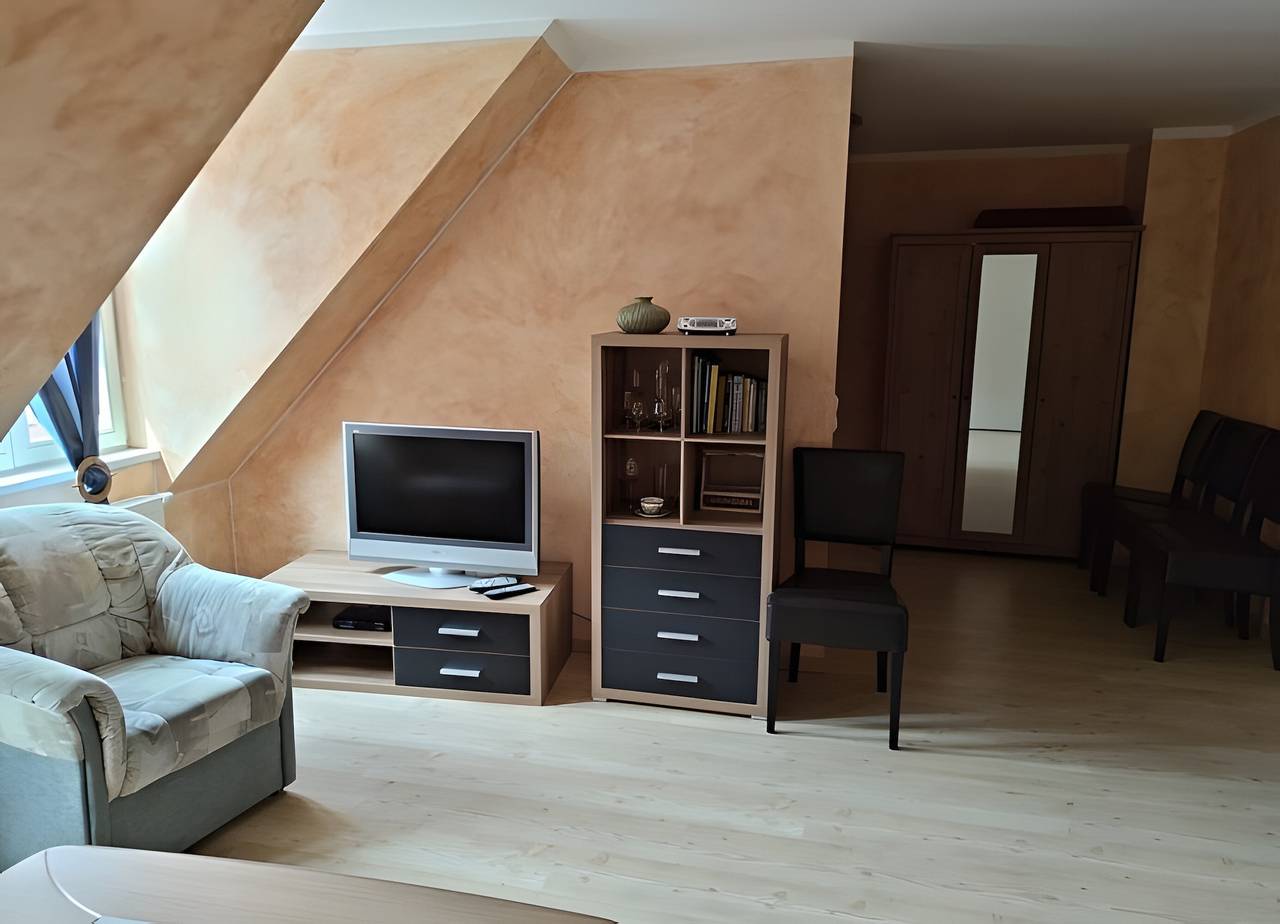 Ganze Wohnung, Apartment „Fewo Steuerboard“ mit gemeinsamer Terrasse, Garten und Wlan in Röbel, Müritz