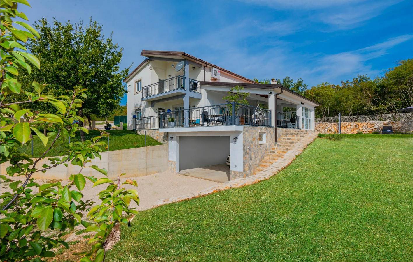 Charmantes Apartment mit Pool und Terrasse in der Nähe von Imotski und dem Modro Jezero in Imotski, Makarska Riviera