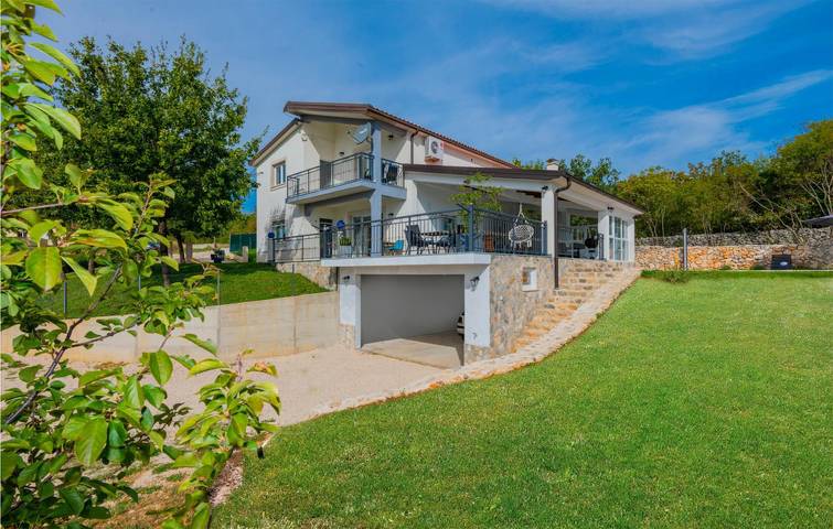 Charmantes Apartment mit Pool und Terrasse in der Nähe von Imotski und dem Modro Jezero in Imotski, Makarska Riviera