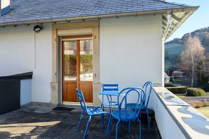 Ganze Wohnung, Apartment „Le Gîte À Mamie“ mit Bergblick, privater Terrasse und Wlan in Orbey, Regionaler Naturpark Belchen der Vogesen