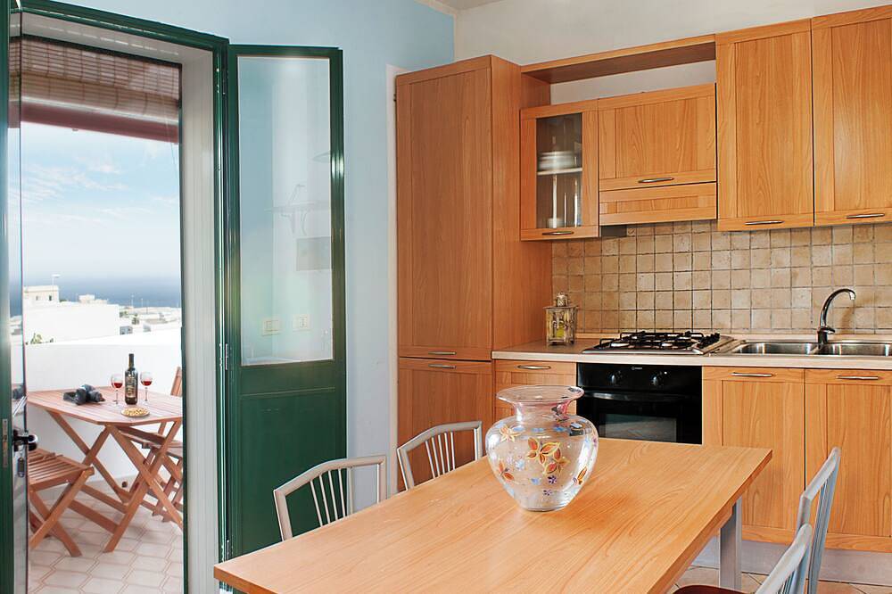 Apartamento entero, Comfortable apartment with terrace Sea View just 200 meters from the coast in Santa Cesarea Terme, Provincia de Lecce