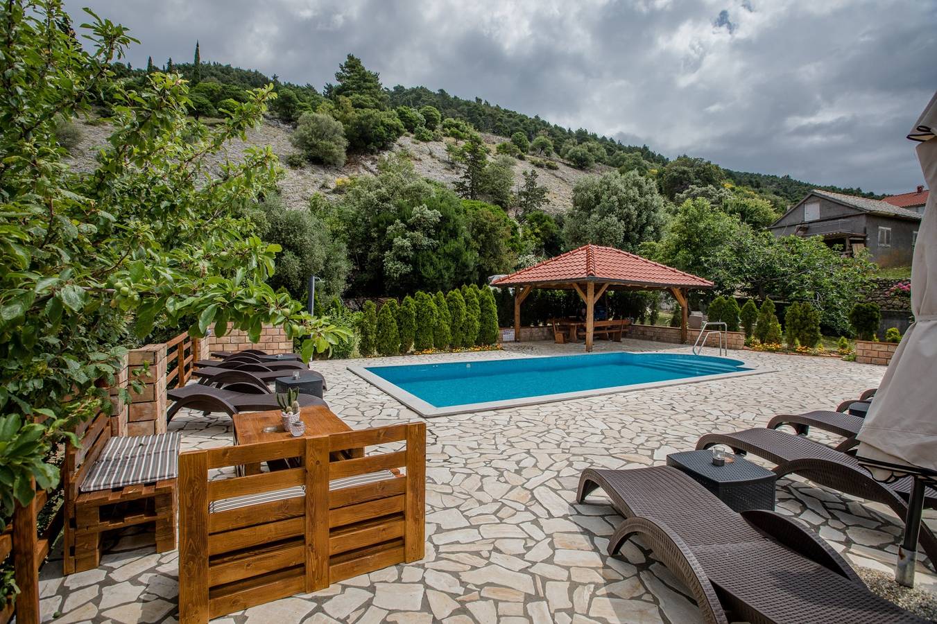 Ganze Wohnung, Ferienwohnung in Mundanije mit Meerblick, Terrasse, Klimaanlage, W-Lan (3748-4) in Banjol, Rab