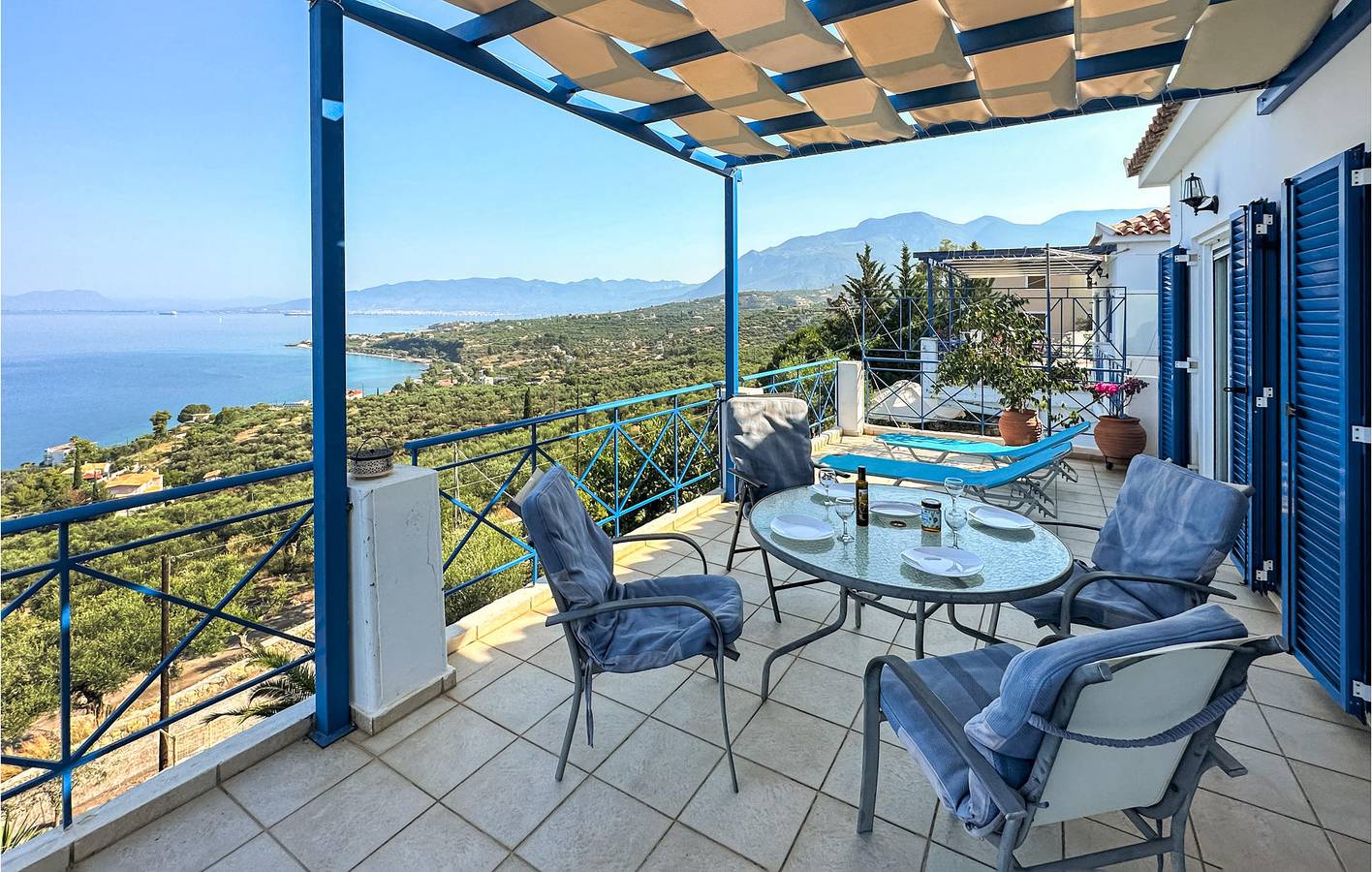 Seaside Apartment with Parking, AC & WiFi | 300m to Beach in Messenia region