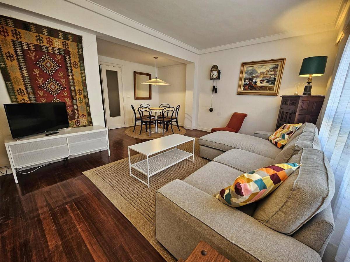 Apartamento entero, Amplio piso en la playa de 135 m2 con garaje in Zarauzko hondartza (Zarautz), Zarauz