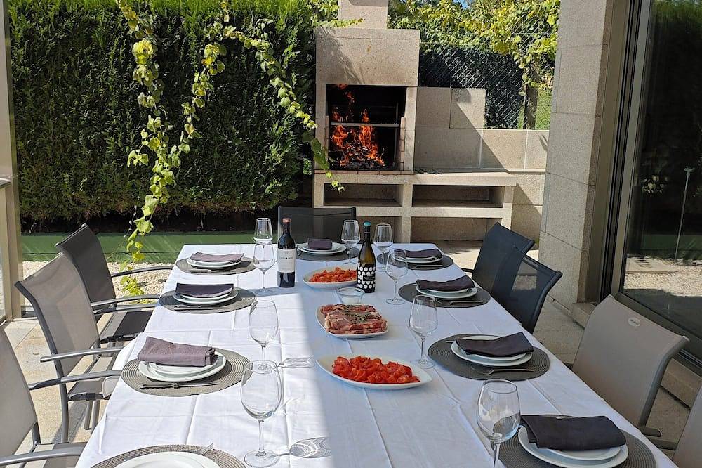 Design house with pool. in Sanxenxo, Rías Baixas