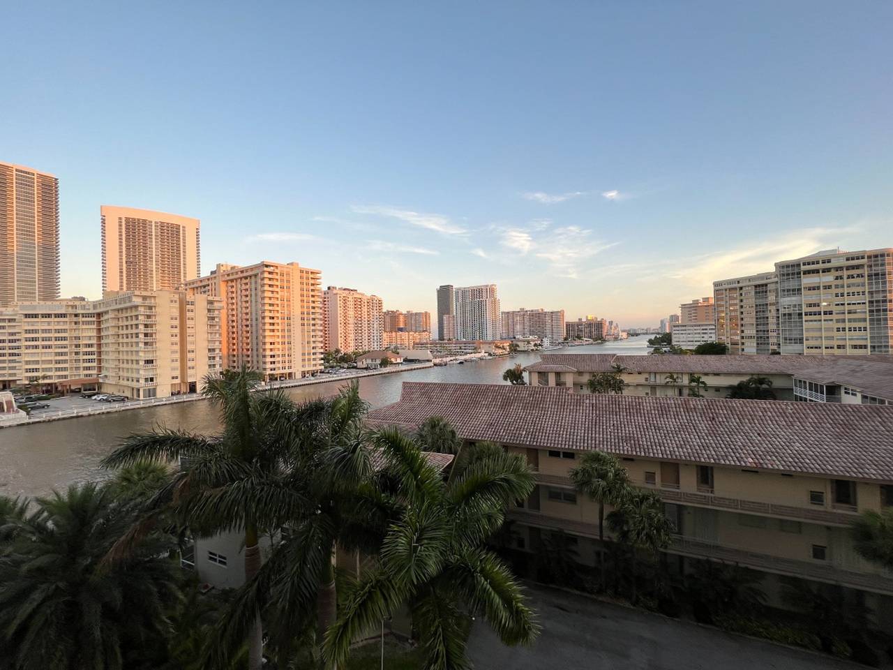 Apartamento entero, Beachwalk Studio: 2 Beds in Hallandale Beach, Broward County