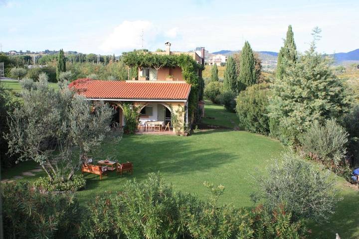 Appartamento per 3 persone, con Balcone e Terrazza nonché Giardino e Piscina a Genzano di Roma