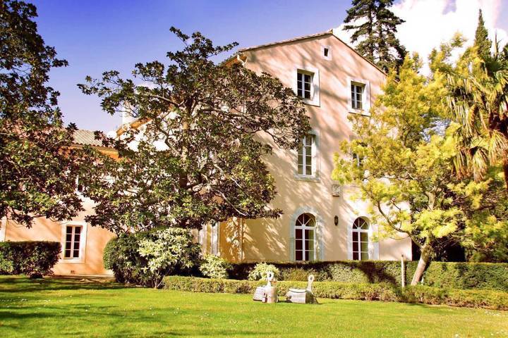 Gîte pour 10 personnes, avec Terrasse ainsi que Jardin et Piscine à Villesèque-des-Corbières